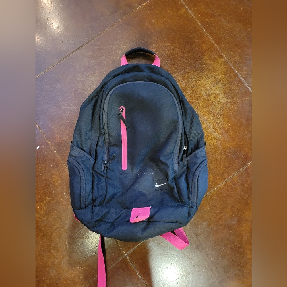 Black and pink Nike booksack